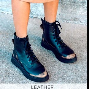 Steve Madden Farley Combat boot, 7, distressed black